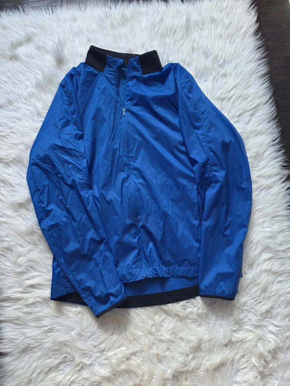 lululemon athletica Men's Royal Blue Windbreaker with Black Trim